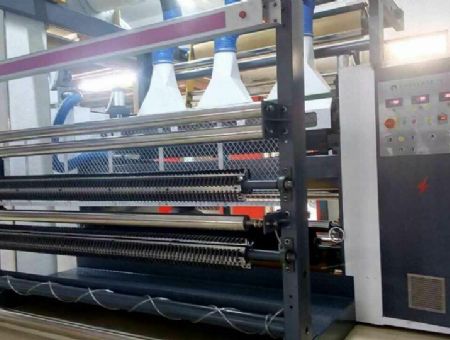 點擊查看詳細信息<br>標題：雙輥鉤線繡花剪毛機現場圖 閱讀次數：3543